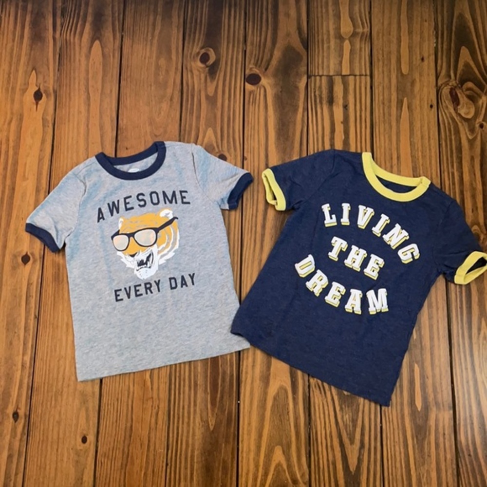 Old Navy Graphic Ts size 5T